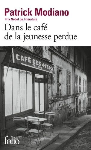 Dans Le Café De La Jeunesse Perdue