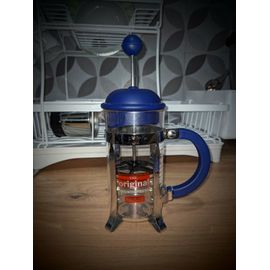 Cafetière à piston, 3 tasses, 0.35 l, en TRITAN. Modèle 1913-540BTR. A servi quelques fois. Sera bien emballé et protégé pour l'expédition