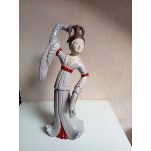 statuette en céramique polycrome du XIXème hauteur 30 cm