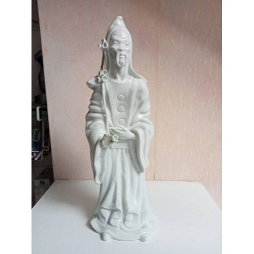 statuette en porcelaine blanche de chine du XIXème hauteur 31 cm