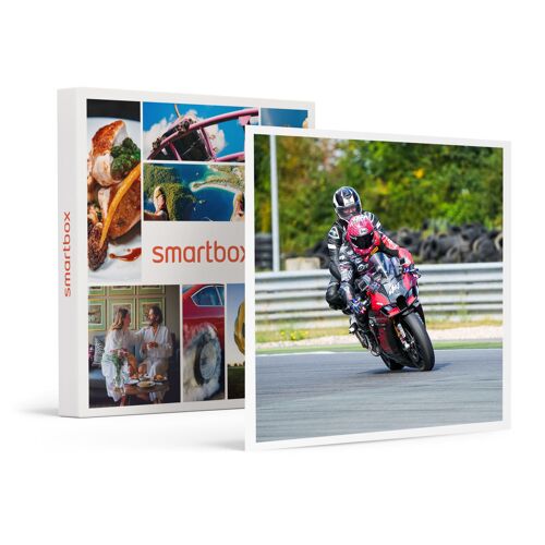 Baptême Passager En Moto : 3 Tours À L'arrière D'un Pilote Professionnel Sur Le Circuit De Magny-Cours - Smartbox - Coffret Cadeau Sport & Aventure