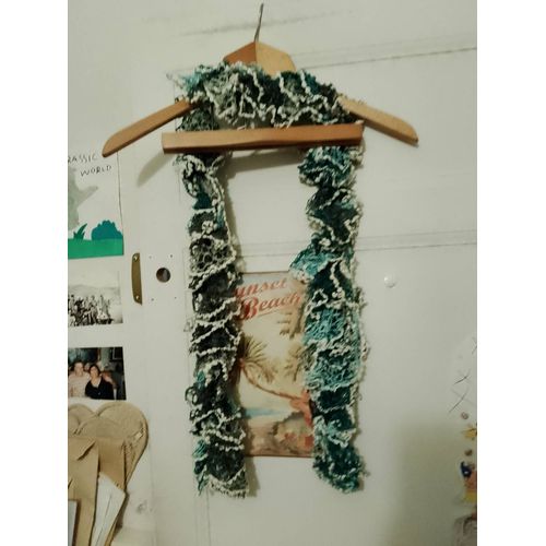 Écharpe Frou Frou Bleue/Blanche Vintage Années 90.