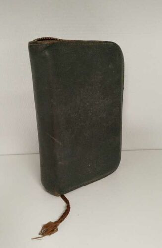 Missel Vespéral Romain Dans Son Étui Vert En Cuir