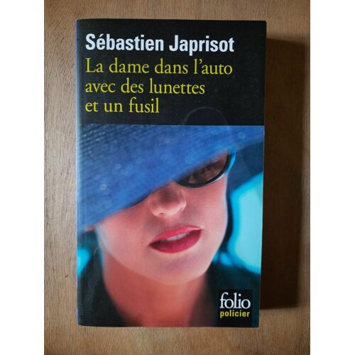 La Dame Dans L'auto Avec Des Lunettes Folio
