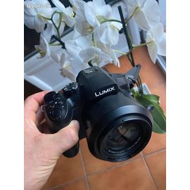 Panasonic lumix dmc-fz300 reflex 12.1 mpix + sacoche + 4 cartes micro sd + trépied