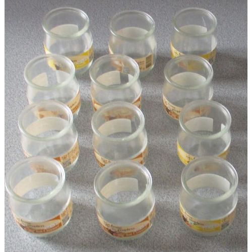 Douze Petits Pots En Verre Incolore-Pouvant Servir De Verrines, Mini Vases, Photophores Ou Autre Usage- Hauteur 7cm- Diamètre 5.5cm- Vendus Vides- Étiquettes Papier Ferme Des Peupliers Décollables