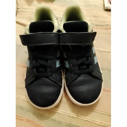 Baskets A Scratchs Marine 30,5 Adidas.