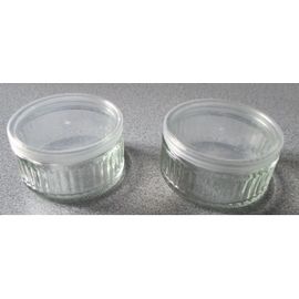 Deux Pots/Coupelles En Verre Joliment Rainurés Sur Le Pourtour- Diamètre Intérieur 7cm- Hauteur 4cm- Marks & Spencer- Avec Un Couvercle Plastique Transparent- Vendus Vides