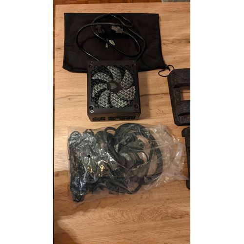 Alimentation entièrement modulaire 850 watts certifiée 80 PLUS® Gold - Corsair RM850x