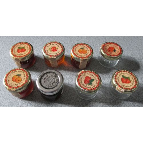 Huit Mini Pots En Verre Avec Couvercle-Diamètre 4cm-Hauteur 3.5/4cm-Joli Feston Au-Dessous Avec 2 Petits Chiffres-3 Vendus Vides Et 5 Encore Pleins (28g De Confitures Et Miel)-Tels Que Sur Les Photos