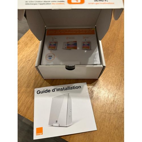 Répéteur wifi Orange dans sa boite d'origine