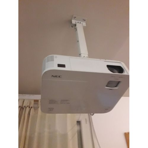 Vidéoprojecteur Nec 3D + lunette + mat de fixation