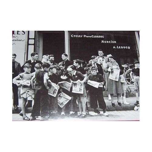 Tour De France En1939, Étape Brest-Lorient, À Pleyben, Les Spectateurs Attendent Les Courreurs
