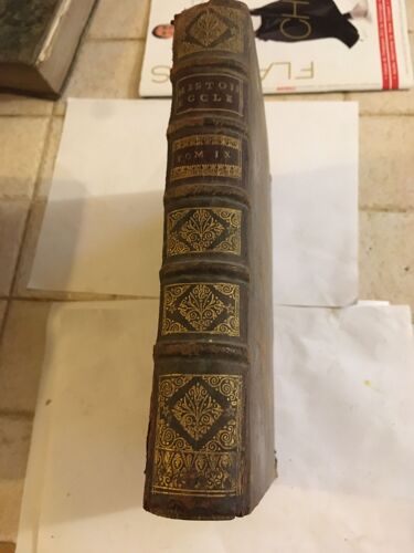 Livre Histoire Ecclésiastique Par Mr Fleury Prêtre Tome Neuvième Depuis L'an 679 Jusqu'à L'an 794 À Paris Chez Jean Mariette Avec Approbation Et Privilège Du Roi 1703
