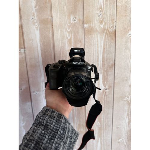 Sony Alpha 3000 (model ILCE-3000K) 20.1 mpix + Objectif Sony 18-55MM f/3,5-5,6 OSS