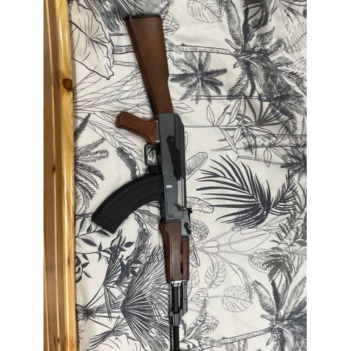 Airsoft Ak47 Aeg 2 Joules Avec Chargeur Batterie + Chargeur De Bille + Bouteille De Bille