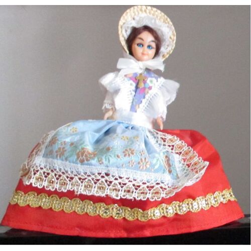 Ancienne poupée folklorique de collection-13cm avec jupe orangée, corsage blanc, fichu fleuri, tablier bleu brodé et chapeau/capeline de paille- hauteur totale avec jupon 18cm- province indéterminée