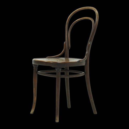 Chaise de bistrot Thonet ancienne avec pieds dcoratifs et assise perfore annes 1920 bois