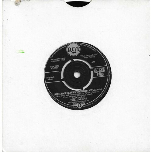 The Tokens (Jay Siegel, Mitch Margo, Neil Sedaka, Philip Margo, Hank Mednen) : The Lion Sleeps Tonight (Wimoweh) (Peretti, Creatore, Weiss, Stanton) / Tina (Roberts)