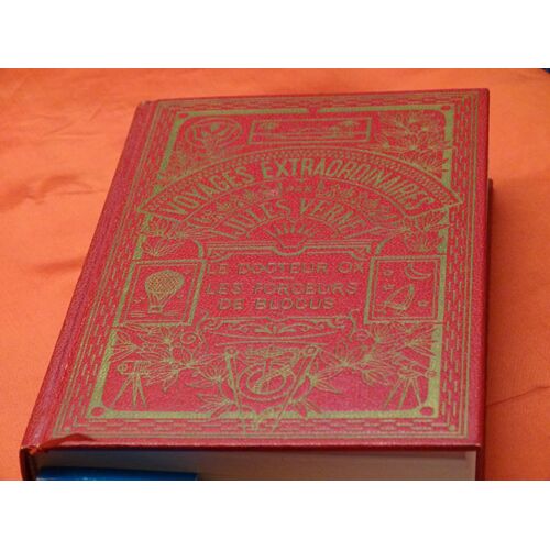 Le Docteur Ox . . Les Forceurs De Blocus . . . Jules Gabriel Verne . 1828 - 1905 . Ecrivain Francais . . . Librairie Hachette . 1968 .