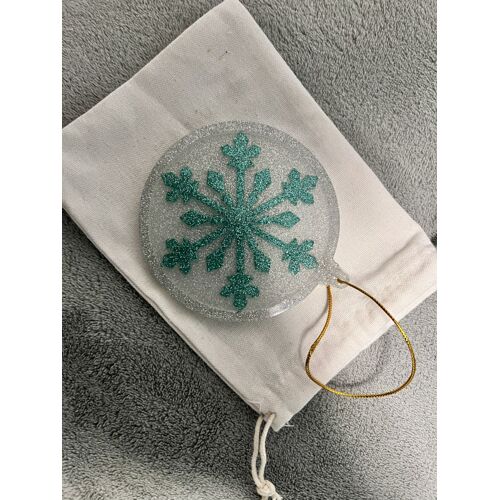 ornement boule de noël en résine vert, transparent et paillettes - Christmas bauble ornament in green, transparent resin and glitter