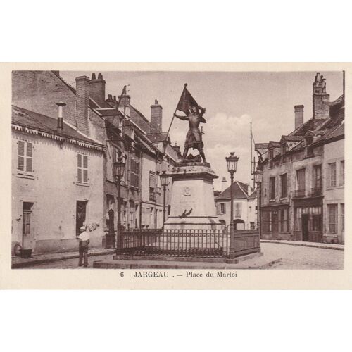 Jargeau Place Du Martoi