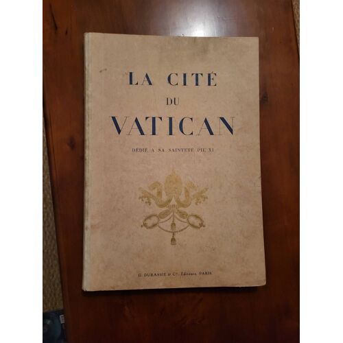 Très Beau Livre Sur Le Vatican