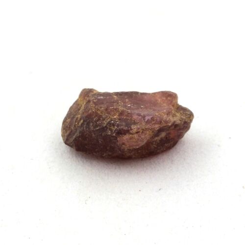 Grenat Rhodolite. 2.33 Ct. Lokiriama, Lodwar, Kenya.