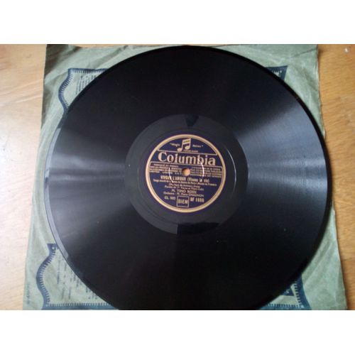 Un Baiser De Femme Sous Un Ciel De Feu / Vivons L'amour