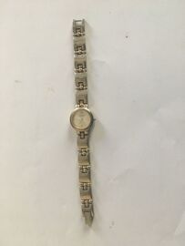 Montre Guess Femme 175454l1 Bracelet Métal À Nettoyer Et Pile À Changer