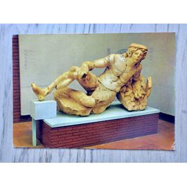 Carte Postale De Turquie 1977. Musée Ephèse . Statue Savasci, "Le Soldat Allongé". Timbre Violet 250 Kurus. Ecrite Au Dos.