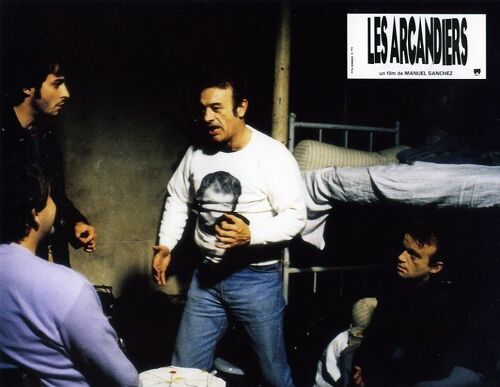 Les Arcandiers: Photo D'exploitation Cinématographique - Format 20x30 Cm - De Manuel Sanchez Avec Simon De La Brosse, Dominique Pinon, Charles Schneider, Géraldine Pailhas - 1991