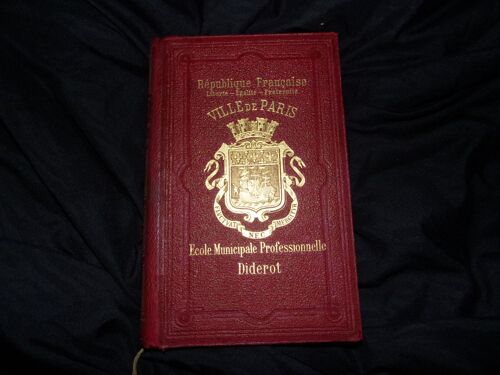 Vie Des Grecs Illustres De Plutarque, Edition Luxueuse Et Illustrée Avec Une Superbe Reliure Aux Armes De La Ville De Paris De 1891