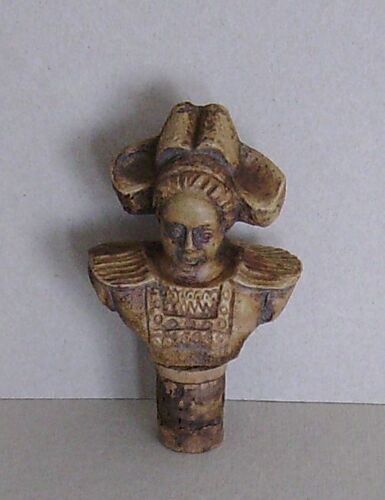 Porte-Bouchon En Forme De Buste De Femme Avec Une Coiffe