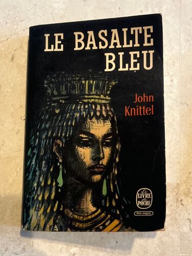 Le Basalte Bleu, Par John Knittel 