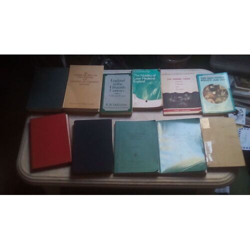 Lot De 11 Livres Sur Le Moyen Âge