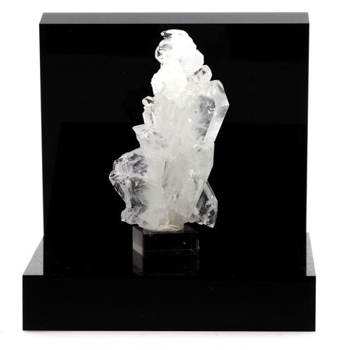 Quartz À Ame (Faden Quartz). 222.2 Ct. La Table, Chambéry, France. Rare.