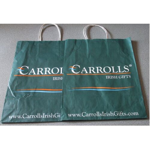 Deux sacs papier publicitaires Carrolls Irish Gifts-magasins de souvenirs et cadeaux typiquement irlandais-fond vert-2 anses de portage-26x32x8cm-rapportés d'Irlande-aspect un peu froissé d'origine