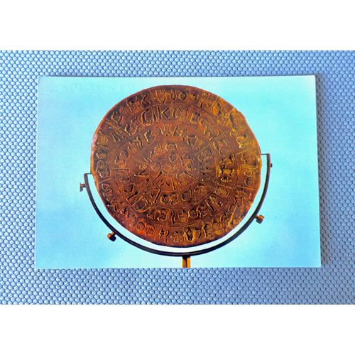 Carte Postale Ile Crete. Musée D'Heraklion . Musée Knossos . " Le Disque De Phaïstos". Le Sacrifice Non Sanglant (17è Siècle Avant Jésus-Christ). Cp Musée . Cp Grèce 1970.