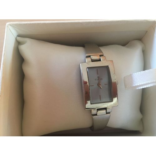 Montre Rectangulaire Bracelet Acier Clyda