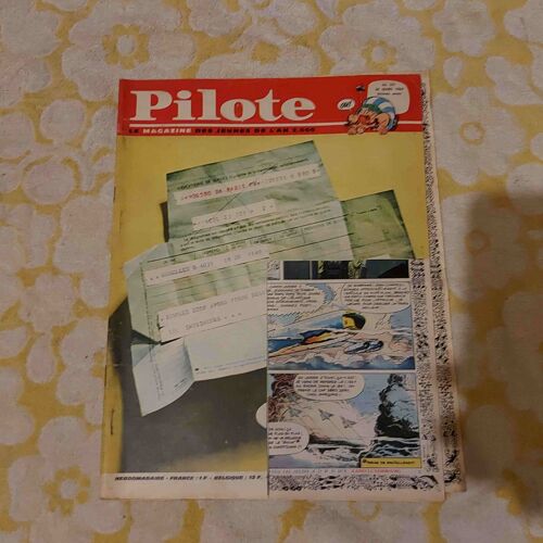 Pilote N°231-6eme Année -26 Mars 1964-Magazine Jeunes De L'an 2000-Désolés Stop Avons Perdu Dessin Couverture De Pilote N°231 -Astérix Et Obélix -Poster Central Pilotorama :Bataille D'aran-Sous-Saumur