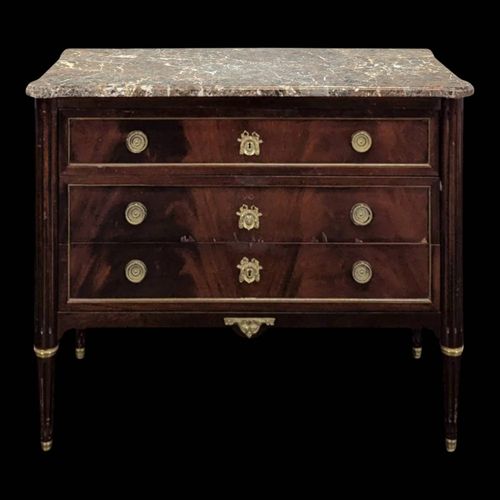 Commode De Style Louis Xvi En Acajou Marron