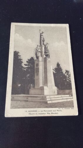 Carte Postale Auxerre Le Monument Aux Morts Oeuvre Du Sculpteur Max Blondat En L'état Sur Les Photos