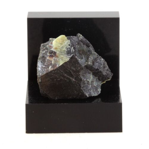 Marmolite. 33.0 Ct. Black Lake, Québec, Canada.