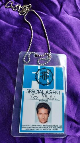 X Files Carte Fbi Special Agent Fox Mulder Plastifiée Avec Chaine En Métal Usa 10 X 6.5 Cm 13 Grammes