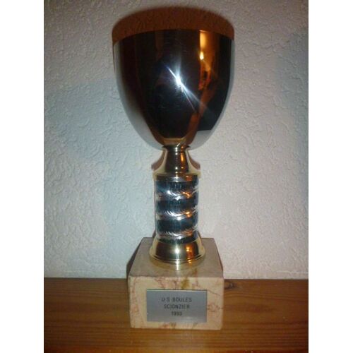 Coupe Sur Socle En Travertin