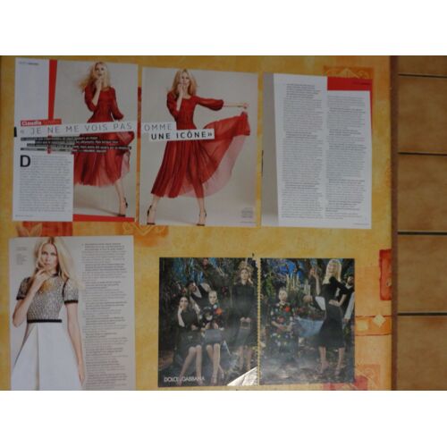 Claudia Schiffer Lot De Feuilles