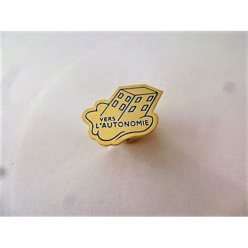 Pins Vers L'autonomie / Doré