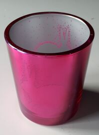 Porte bougie Partylite avec illusion de lapin sur fond rouge brillant - en verre hauteur 7.5cm - avec sachet de tissu de rangement - dans le carton d'origine mais sans bougie