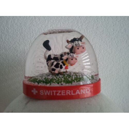 Boule À Neige Vache Et Son Petit-Switzerland